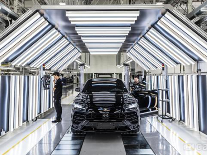 لامبورغيني تحتفل بسيارتها اوروس من الطراز الأعلى تصنيعًا في تاريخها